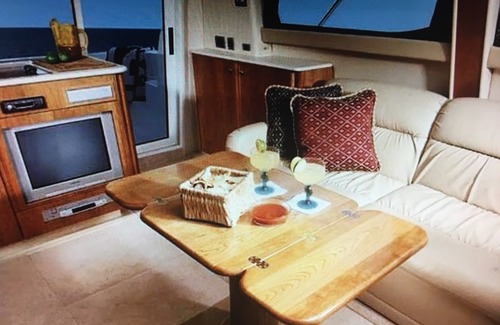 Granville Island Boat Rental | Salt Life - Stunning 2 bdrm boat at Granville Island for stays - also charters.