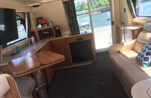 Granville Island Boat Rental | Salt Life - Stunning 2 bdrm boat at Granville Island for stays - also charters.
