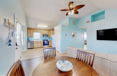 Corpus Christi House | Salt on the Rim North Padre Island Balli Park 2 BDRM Large Yard Pet Friendly
