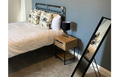 Goole House | Salt & Pepper Pot (Goole)