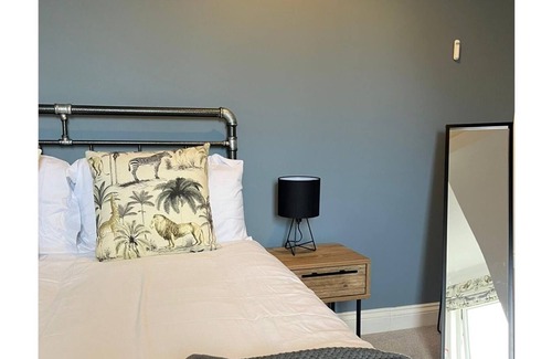 Goole House | Salt & Pepper Pot (Goole)