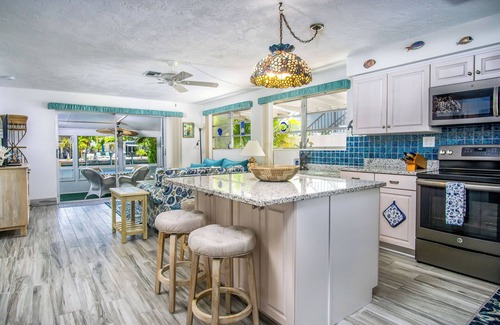 Coury House | Salt & Seaglass - With XL Porch, Waterfront, Dock, Pool Club. August now Open!
