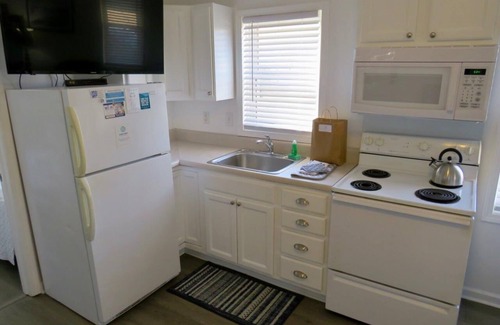 Kitty Hawk Condo | Saltaire Cottages 3: 2BR Steps to Private Beach Access Screened Porch Pool