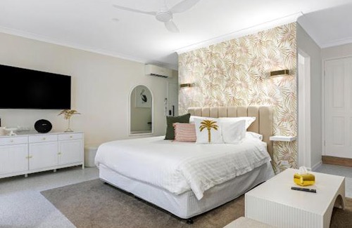 Runaway Bay House | Saltbreeze Boutique Guesthouse