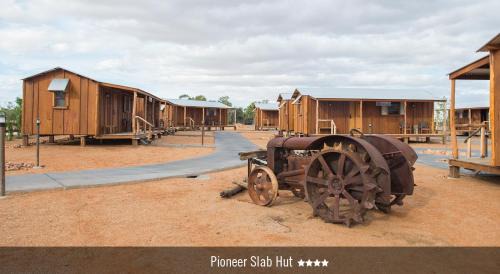Longreach Cabin | Saltbush Retreat