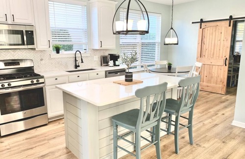 Bluffton House | Saltee Cove Coastal Getaway. 3 Bedroom/2.5 Bath Lowcountry Cottage
