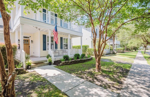 Bluffton House | Saltee Cove Coastal Getaway. 3 Bedroom/2.5 Bath Lowcountry Cottage