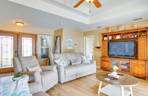 Mariner Villa | Saltwater Pool and Gas Grill Cape Coral Oasis!