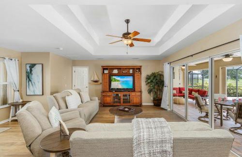 Mariner Villa | Saltwater Pool and Gas Grill Cape Coral Oasis!