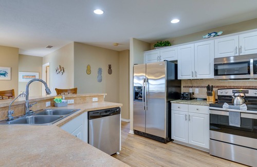 Mariner Villa | Saltwater Pool & Gas Grill: Cape Coral Oasis!