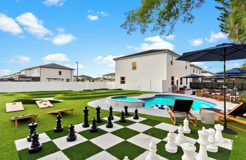 Richmond West House | Saltwater Pool, Hot Tub, 12-hole Miniature Golf & Pickleball + Basketball