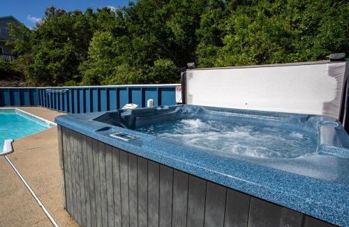 Duck House | Salty Breeze - Walk to Beach - Pool - Hot Tub - EV