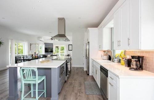 Governor's Harbour House | Salty Dolphin 4 Bedroom Home
