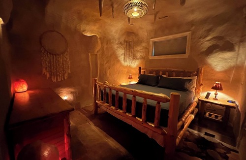 White Sulphur Springs Cabin | Salty King Salt Lodge