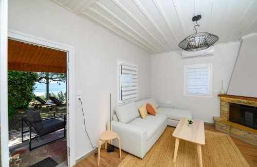 Katakolo Villa | Salty Noses Beach House Paradise Perfect for Families