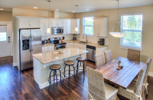 Ocean Shores House | Salty Paws - Oyhut Bay Seaside Village