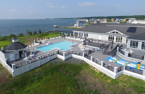 Captain's Cove House | Salty Sea Lyons Landing - Only 20 minutes from Chincoteague Island!