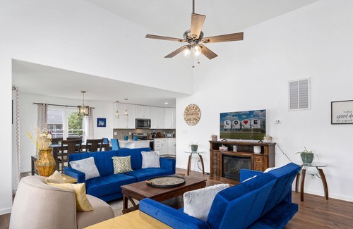 Captain's Cove House | Salty Sea Lyons Landing - Only 20 minutes from Chincoteague Island!