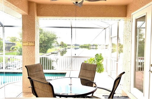 Mariner House | Salty Seahorse Serenade Lake 4-bedroom house in Cape Coral A/C POOL WiFi