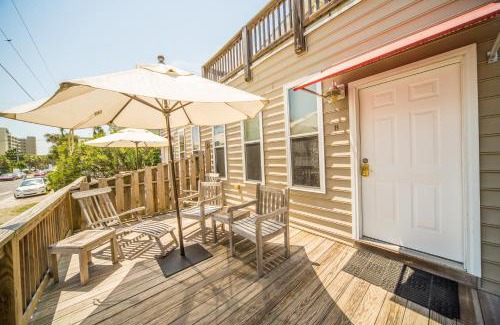 Sunset Point Villa | Salty Shack Unit B - Salty Shack - Dog Friendly Home - Across from the Beach - Central Location!