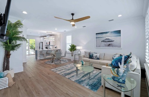 Butler Beach House | Salty Turtle l Heated Pool l Walk to Beach