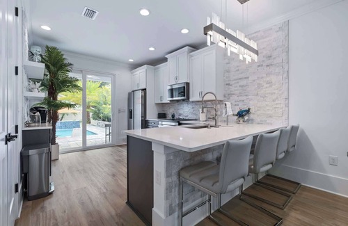 Butler Beach House | Salty Turtle l Heated Pool l Walk to Beach
