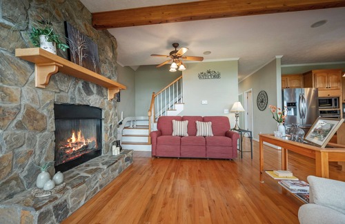 Piney Mountain Cabin | Saluda Mountain Escape: Pet-Friendly, Sleeps 4