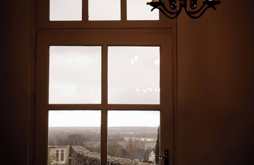 Saint-Saturnin-sur-Loire House | Salvador DALI double room in Château outbuilding overlooking the Loire River