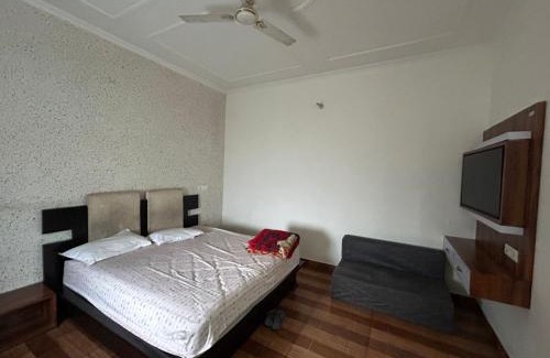Zirakpur House | Sam Homestay