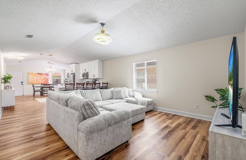 Sandalwood House | Sam Houston Stay in Jacksonville
