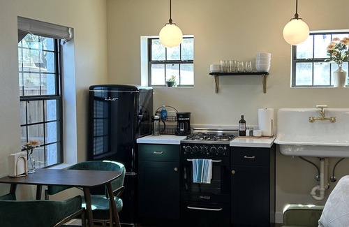 Sam Hughes House | Sam Hughes brand new Art Deco studio! Lux! Walkable