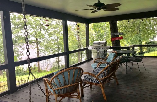 Jasper House | Sam Rayburn Lake Waterfront House with Beautiful Sandy Beach