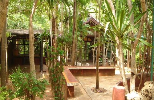 Tha Sao House | Sam's Jungle Guesthouse