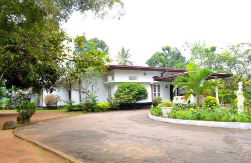 Ganga Ihala Korale House | Sama Uyana Holiday Bungalow
