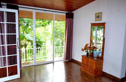 Ganga Ihala Korale House | Sama Uyana Holiday Bungalow