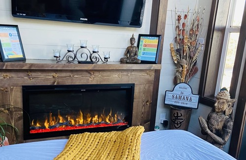 Westminster House | Samana - A Smart & Tiny Lakeside Retreat (Hot Tub Option)