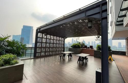 Mampang Prapatan Apartment | Samara Suites by Emily in Jakarta