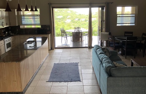 Hart Bay Villa | Samba Azul~ Convenient location and beautiful sunsets