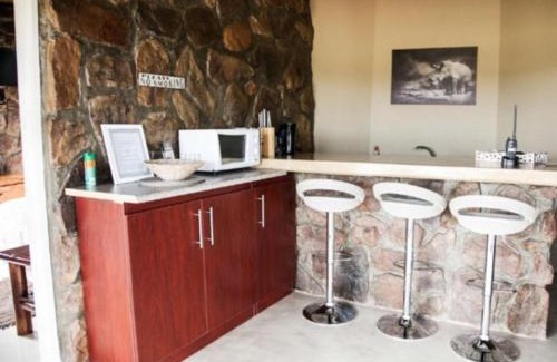 Mookgopong Cabin | Sambane Game Lodge