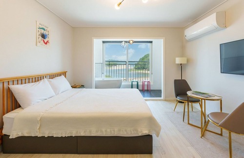 Samcheok House | Samcheok Kong & Bee Ocean View Spa Pensi