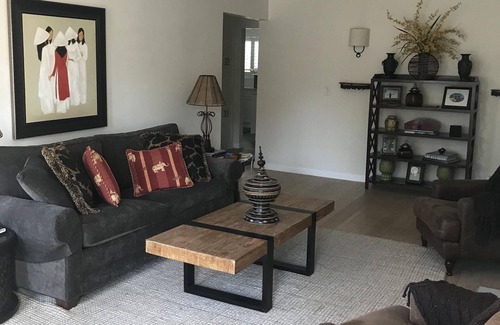 Wilshire Montana Condo | SaMo just blocks from the Pacific Ocean!