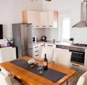 Bristane House | Samodol