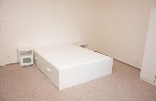 Andel Apartment | Samostatný pokoj blízko centra , hned na metru Anděl