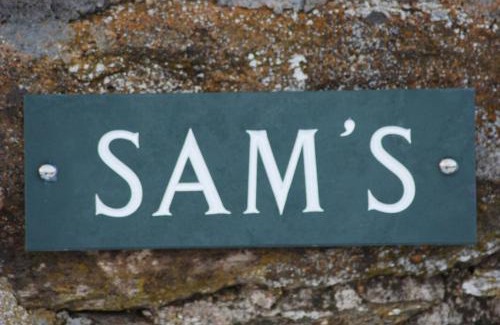Loch Tay House | Sams Cottage with Loch Tay Vistas and Hot Tub