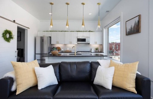 Loudonville Apartment | Sams Loft on Main St. 5 min to Mohican