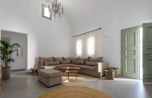 Megalochori Villa | Samsara - Santorini Luxury Tour
