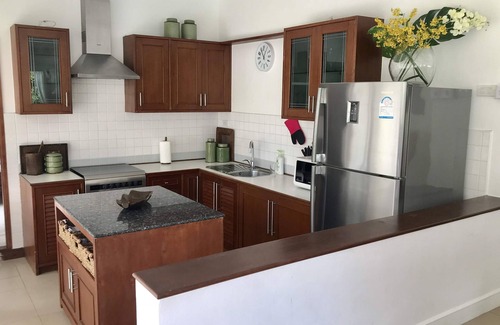Hua Thanon Villa | Samui White House near the beach