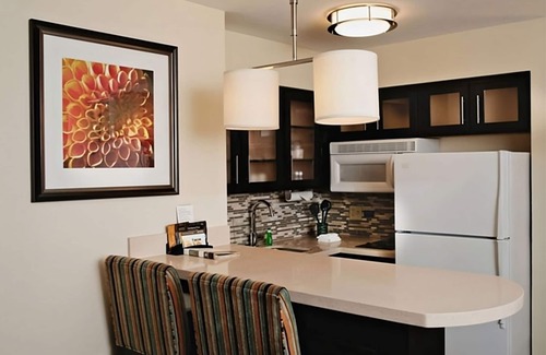 Vance Jackson Apartment | San Antonio Sea World Adventure! Free Breakfast, Kitchen, Outdoor Pool Available