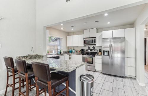 North San Antonio - SAT Villa | San Antonio Villa Pool, BBQ & Near Attractions