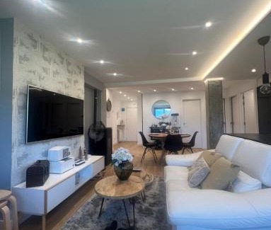 Jaca Apartment | San Bernardo Apartamento de lujo con ascensor, Wifi y vistas a Collarada